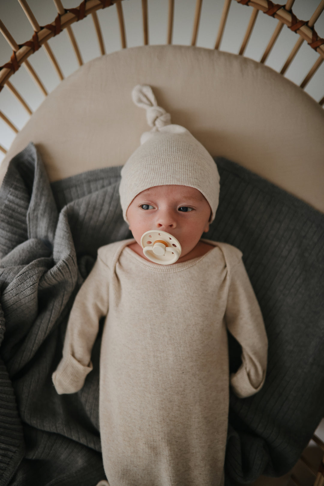 Ribbed Knotted Baby Gown + Beanie Set Ivory