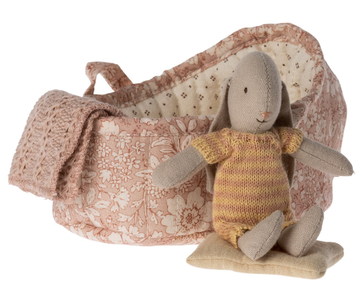 Bunny in carry cot, micro - Dark powder